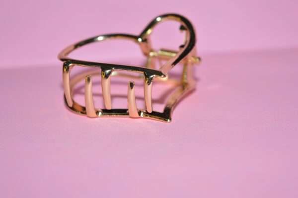 Golden Heart Hair Clip – Shine with Elegance - Image 4