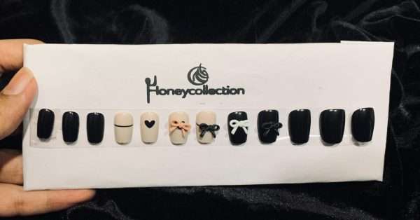 Black & Nude Press-On Nail Set - Image 4