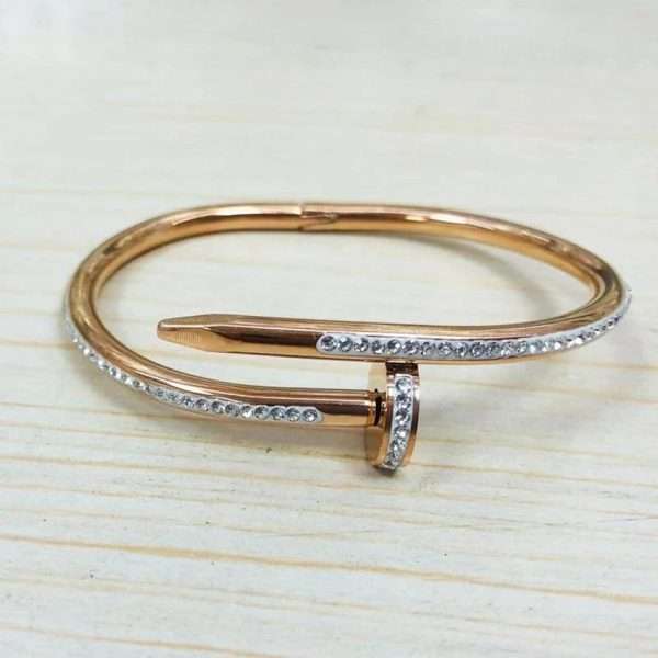 Nail-shaped cuff bracelet for women - Image 3