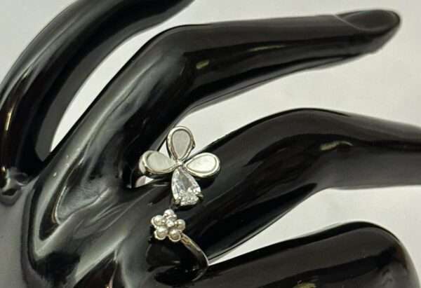 Adjustable floral ring